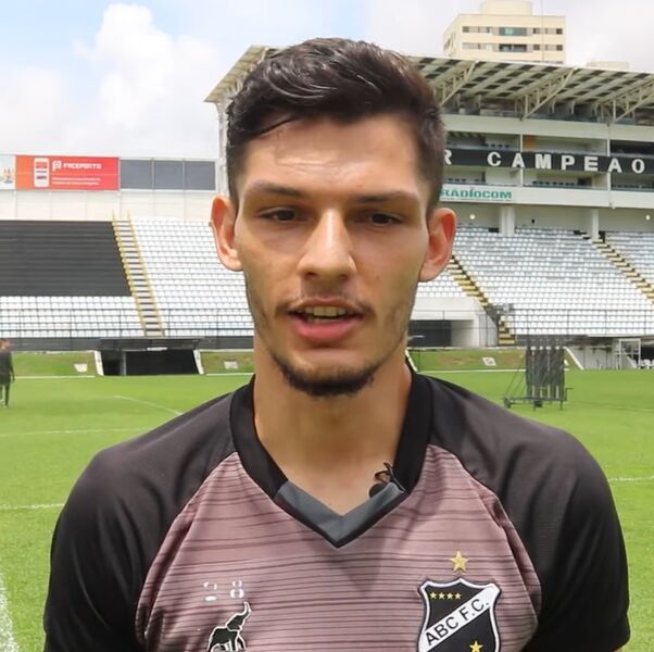 Fruit juices (sucos) and coconut water