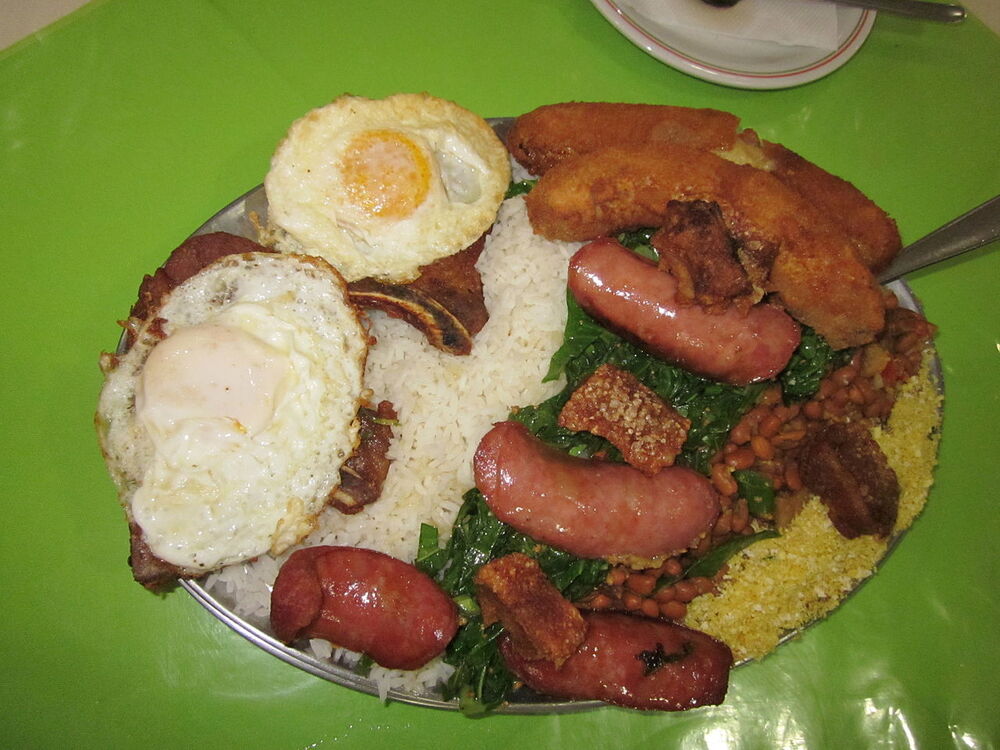 Virado à paulista (traditional plate)